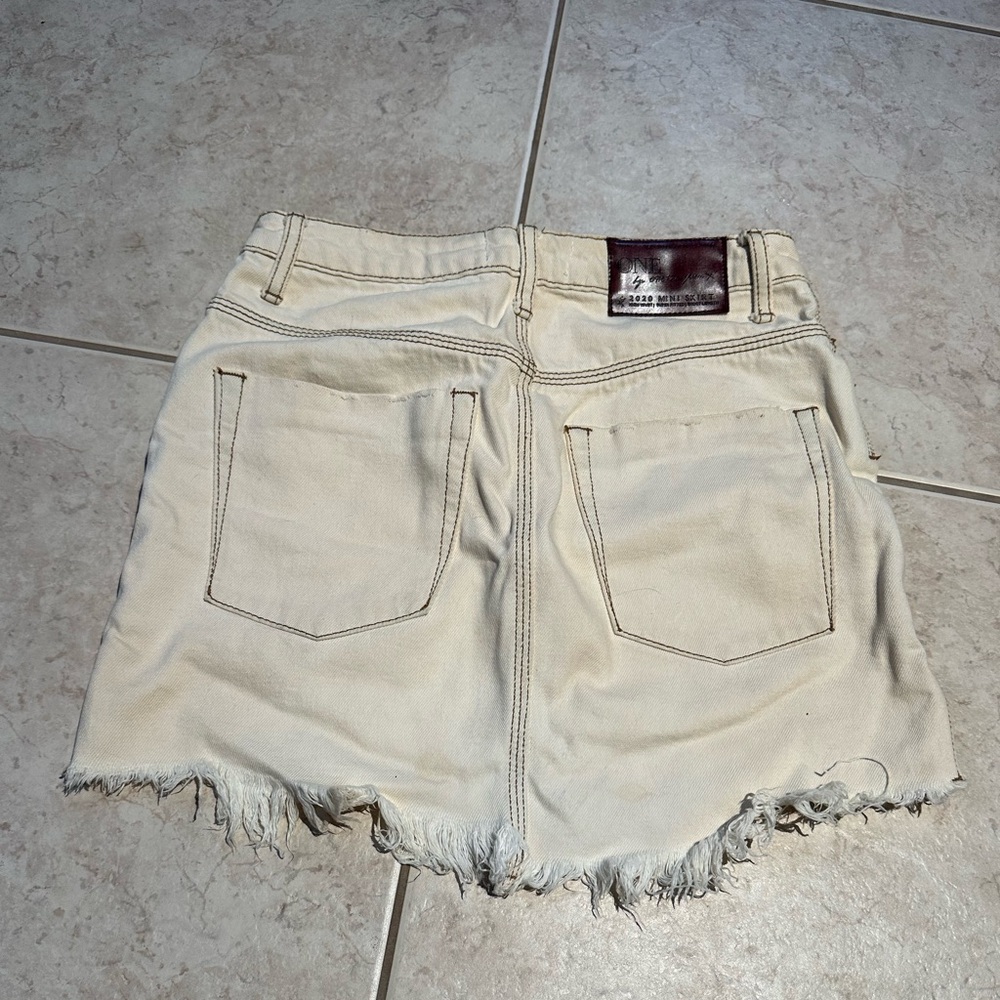 One teaspoon 2020 mini skirt. Good condition mild use.